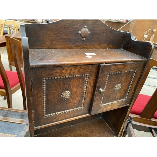 2424 - EARLY 20TH CEENTURY OAK BOOKSHELVES WITH MAGAZINE RACK AND TWO DOORS, 18