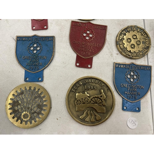 244 - A QUANTITY OF VINTAGE STEAM RALLY METAL BADGES TO INCLUDE BRASS