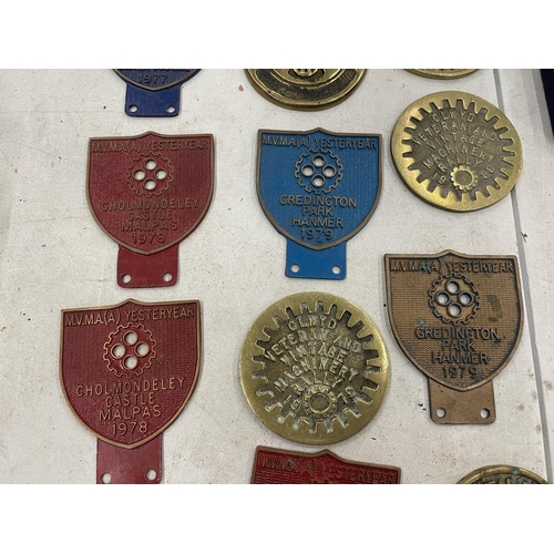 244 - A QUANTITY OF VINTAGE STEAM RALLY METAL BADGES TO INCLUDE BRASS