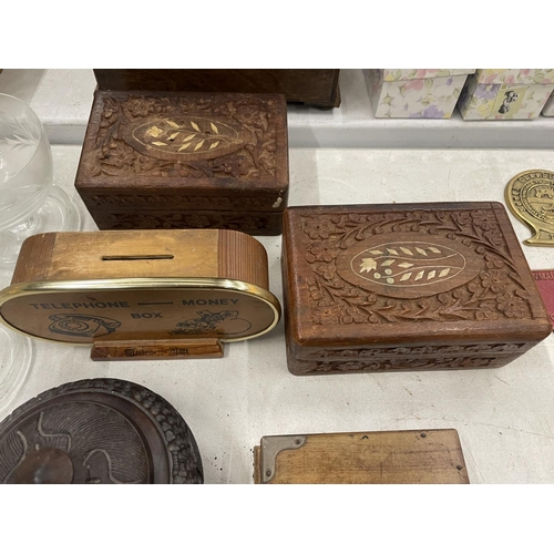 245 - A QUANTITY OF TREEN TO INCLUDE LIDDED BOXES, BAROMETER, LIDDED CIRCULAR POT, VINTAGE TELEPHONE MONEY... 