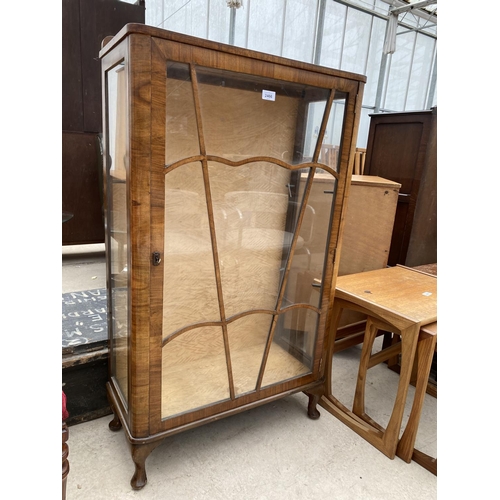 2466 - A MID 20TH CENTURY WALNUT DISPLAY CABINET ON CABRIOLE LEGS, 28