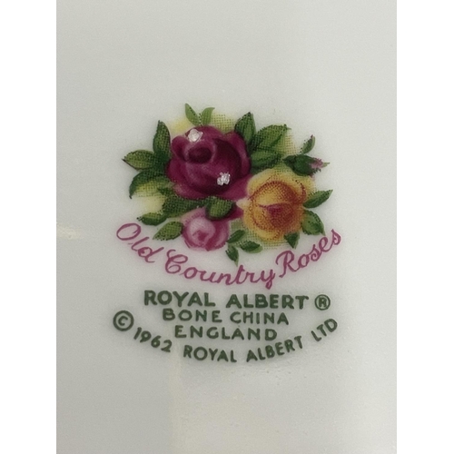 251A - A LARGE QUANTITY OF ROYAL ALBERT OLD COUNTRY ROSES TO INCLUDE PLATTERS, SAUCE BOAT AND PLATE, CEREAL... 