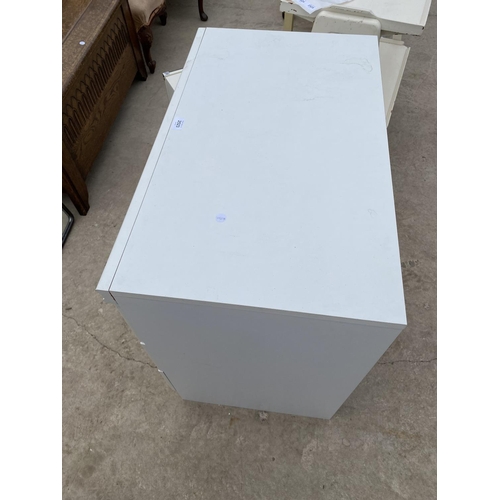 2523 - A MODERN WHITE CHEST OF THREE DRAWERS, 31