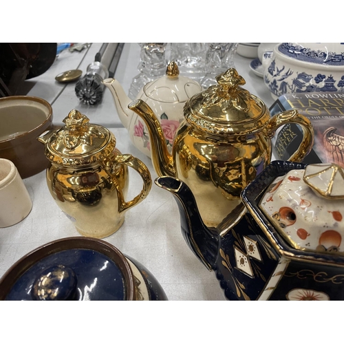 255 - A QUANTITY OF VINTAGE TEAPOTS TO INCLUDE SADLER AND ROYAL WORCESTER