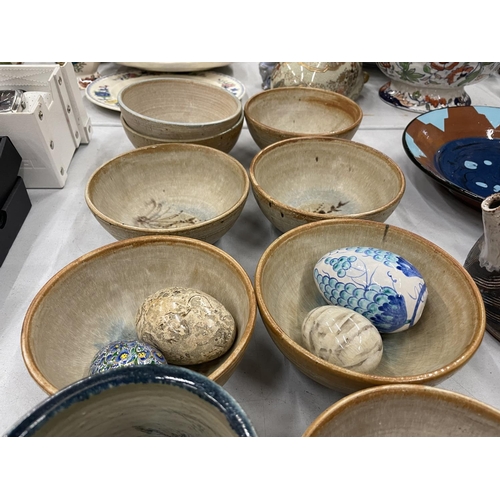 262 - A MIXED LOT TO INCLUDE STONEWARE BOWLS, PORCELAIN EGGS, OLIVE DISH, MARBLES, ETC.,