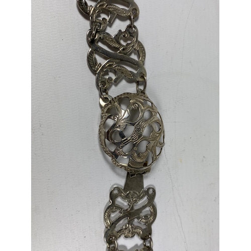 30 - AN UNUSUAL WHITE METAL MIDDLE EASTERN NURSE'S BELT / CHATELAINE, INDISTINCT MARKS