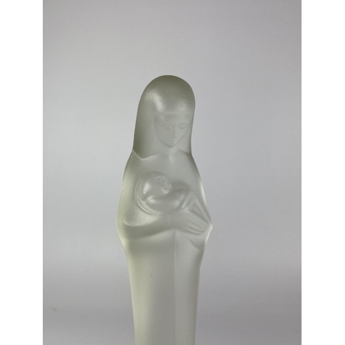 35 - A ROYAL LEERDAM ART DECO STYLE FROSTED GLASS MODEL OF MADONNA & CHILD BY STEF UITERWALL, SIGNED TO B... 