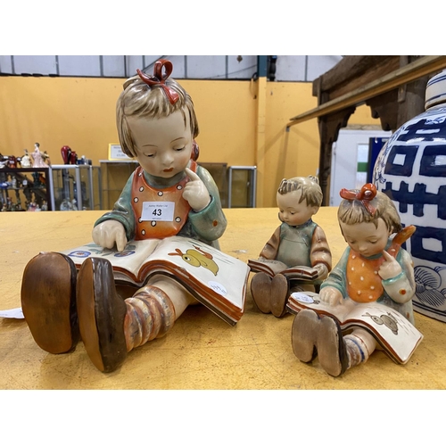 43 - THREE GOEBEL HUMMEL FIGURES TO INCLUDE A LARGE MODEL OF A GIRL READING A BOOK, NO.620, HEIGHT 25CM A... 