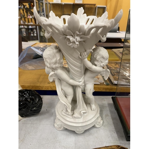 52 - A PARIAN STYLE CONTINENTAL CHERUB DESIGN VASE, IMPRESSED 1591 TO BASE