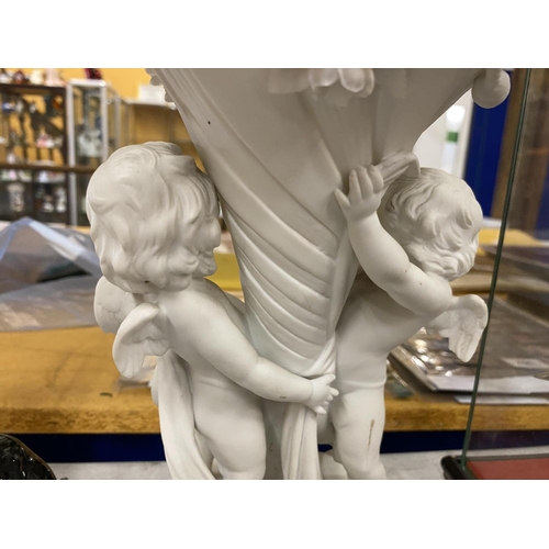 52 - A PARIAN STYLE CONTINENTAL CHERUB DESIGN VASE, IMPRESSED 1591 TO BASE