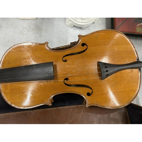 53 - A VINTAGE VIOLIN AND BOW IN LEATHER CARRY CASE