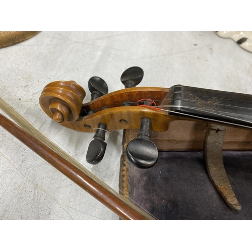 53 - A VINTAGE VIOLIN AND BOW IN LEATHER CARRY CASE