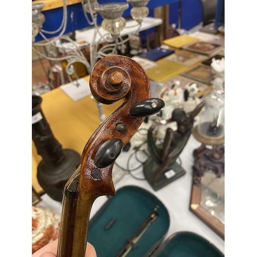 64 - A VINTAGE VIOLIN & BOW IN WOODEN CARRY CASE