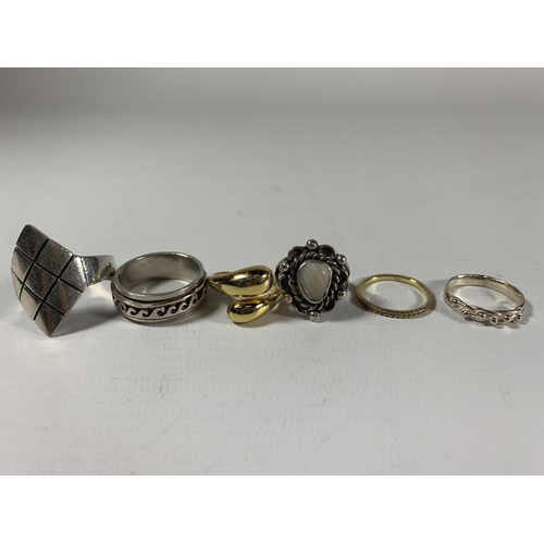 681 - A GROUP OF FIVE ASSORTED SILVER RINGS