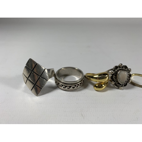 681 - A GROUP OF FIVE ASSORTED SILVER RINGS