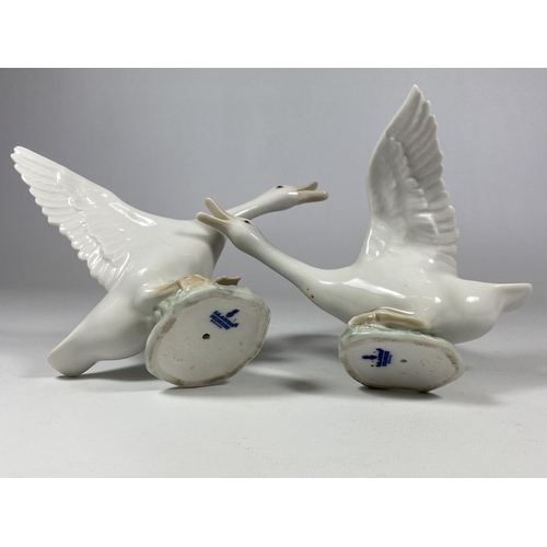 752 - TWO LLADRO LYING DUCK FIGURES INCLUDING NO. 1265