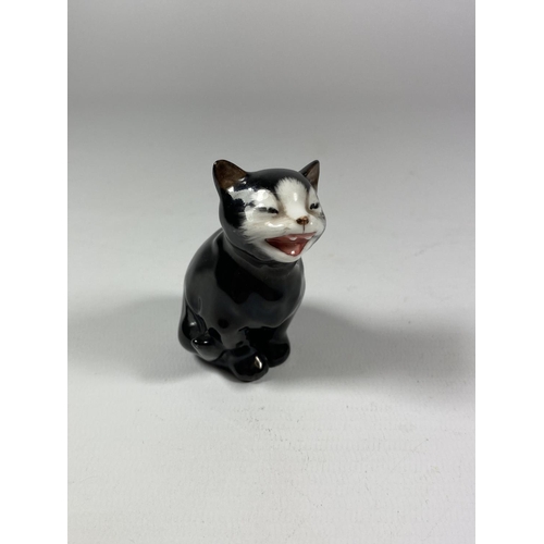 773 - A SMALL ROYAL DOULTON CAT FIGURE - 'LUCKY'