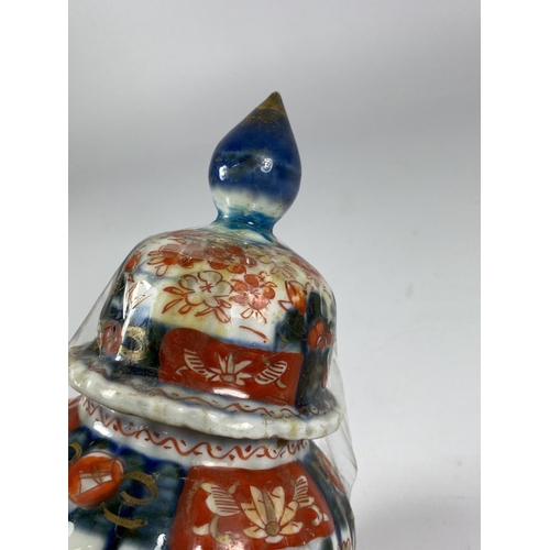 782 - A JAPANESE IMARI LIDDED TEMPLE VASE, LID A/F, HEIGHT 21CM