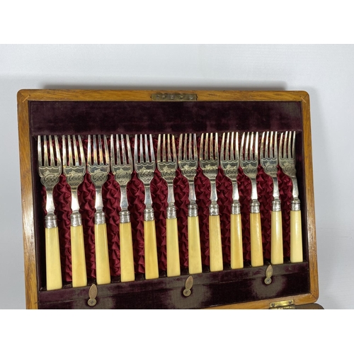 92 - AN OAK CASED CANTEEN OF CUTLERY WITH SHEFFIELD SILVER FERRULES & RED LINED INTERIOR