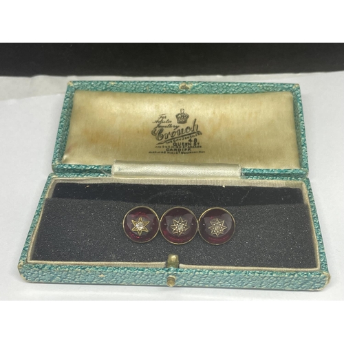 694 - A VICTORIAN GARNET & DIAMOND BROOCH, TESTED GOLD, BOXED, WEIGHT 8.08G