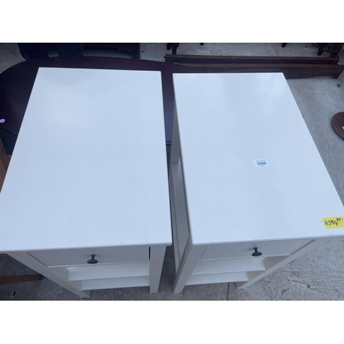 2600 - A PAIR OF MODERN WHITE BEDSIDE TABLES