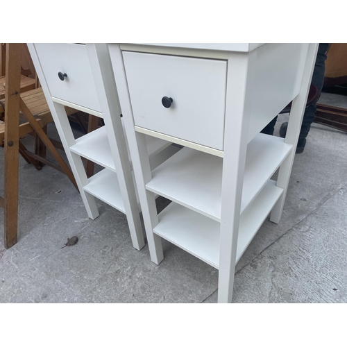 2600 - A PAIR OF MODERN WHITE BEDSIDE TABLES