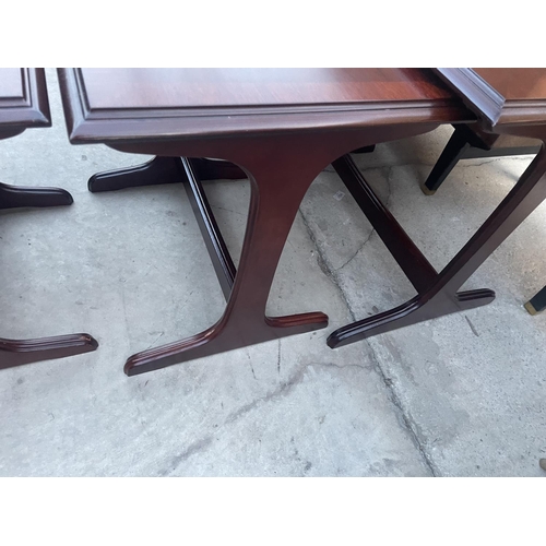 2637 - A NEST OF THREE MAHOGANY AND CROSSBANDED TABLES