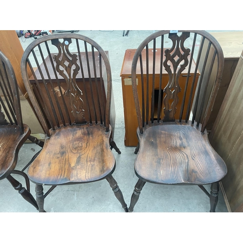 2652 - A SET OF SIX WINDSOR STYLE DINING CHAIRS WITH PIERCED SPLAT-BACKS, ON TURNED LEGS WITH CRINOLIN BOWS