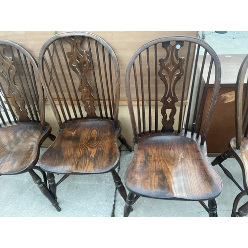 2652 - A SET OF SIX WINDSOR STYLE DINING CHAIRS WITH PIERCED SPLAT-BACKS, ON TURNED LEGS WITH CRINOLIN BOWS