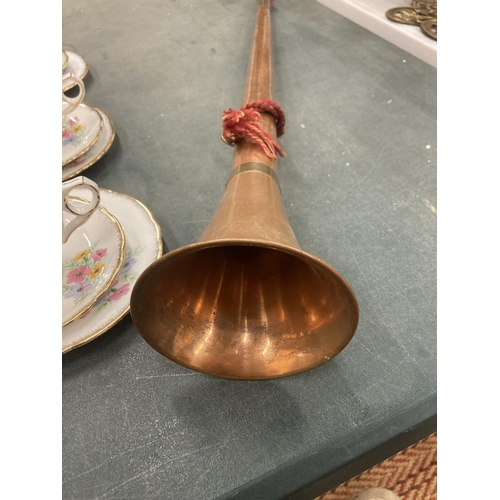 269 - A COPPER HUNTING HORN