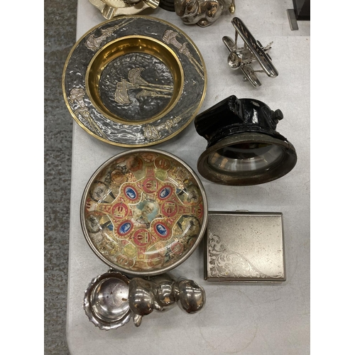 288 - VARIOUS ITEMS OF METAL WARE TO INCLUDE GOBLETS, SQUIRRELS, ASHTRAY, DOORSTOPS ETC