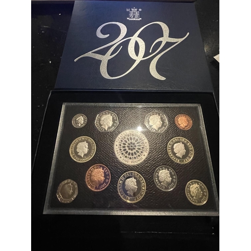 400 - UK , ROYAL MINT , 2007 COIN COLLECTION . PRISTINE CONDITION