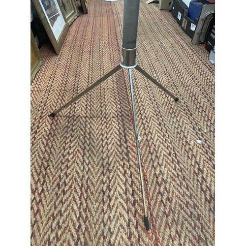 859 - A 1950/60''S MODERNIST SERVIS CLOTHES AIRER WITH TRIPOD BASE