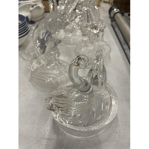 860 - A COLLECTION OF GLASS ITEMS TO INCLUDE CANDLESTICKS, FIGURES AND ANIMALS - DOLPHINS, SWANS, GIRAFFES... 