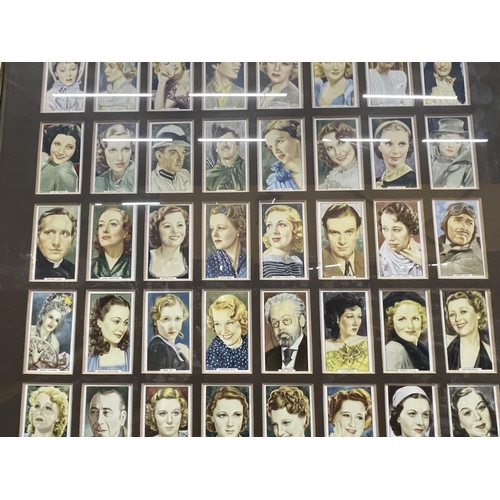 861 - A MAHOGANY FRAMED PICTURE CONTAINING CIGARETTE CARDS