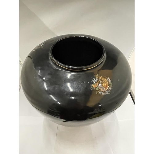 889 - A LARGE ORIENTAL STYLE BLACK VASE WITH BIRD DECORATION