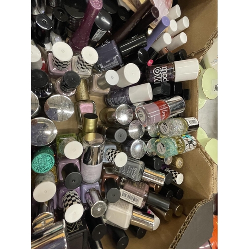 899 - A LARGE QUANTITY OF COSMETICS TO MAINLY INCLUDE NAIL VARNISHES