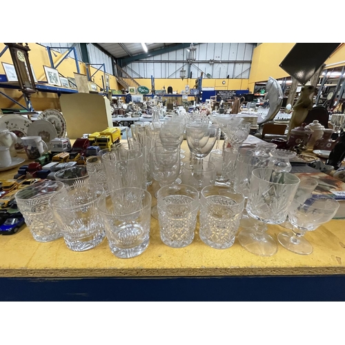 917 - A LARGE QUANTITY OF GLASSES TO INCLUDE WINE, SHERRY, TUMBLERS, PORT, ETC