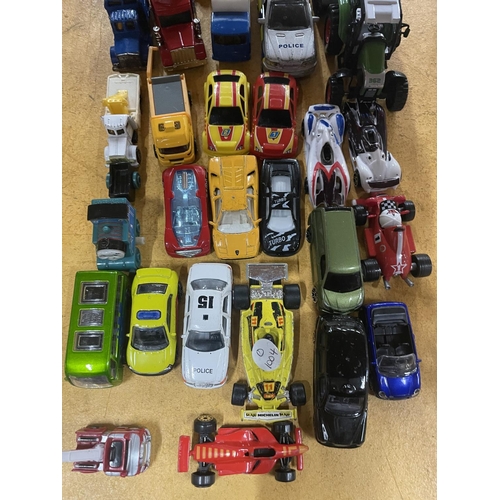 918 - A LARGE QUANTITY OF TOY VEHICLES TO INCLUDE TRUCKS AND CARS, ETC