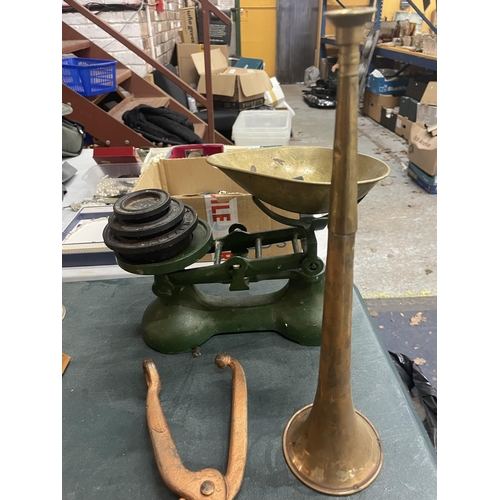 936 - A SET  OF VINTAGE SCALES WITH BRASS PAN AND WEIGHTS, A COPPER HUNTING HORN, BRASS BELLS, ETC