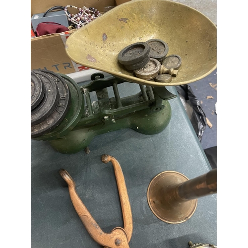 936 - A SET  OF VINTAGE SCALES WITH BRASS PAN AND WEIGHTS, A COPPER HUNTING HORN, BRASS BELLS, ETC