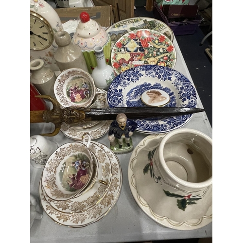 941 - A LARGE QUANTITY OF CERAMIC ITEMS TO INCLUDE A MANTLE CLOCK, VINTAGE CUPS AND SAUCERS, A JAMES KENT ... 