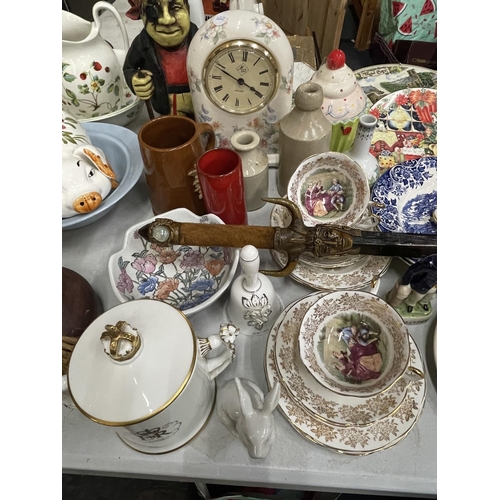 941 - A LARGE QUANTITY OF CERAMIC ITEMS TO INCLUDE A MANTLE CLOCK, VINTAGE CUPS AND SAUCERS, A JAMES KENT ... 