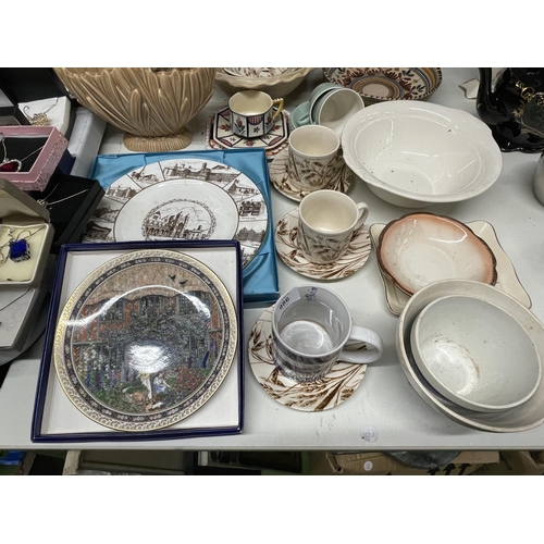 986 - A LARGE QUANTITY OF CERAMIC ITEMS TO INCLUDE CABINET PLATES, BOWLS, CUPS, SAUCERS, ETC