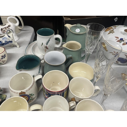 991 - A MIXED LOT TO INCLUDE ROYAL COMMEMORATIVE MUGS - SOME A/F, CHAMPAGNE FLUTES, DENBY, PLATES, JUGS AN... 