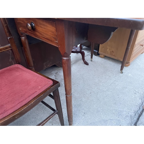 2670 - A VICTORIAN MAHOGANY PEMBROKE TABLE