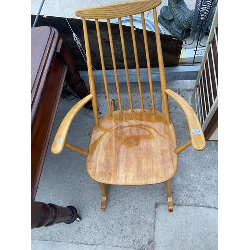 2529 - AN ERCOL STYLE ELM AND BEECH ROCKING CHAIR