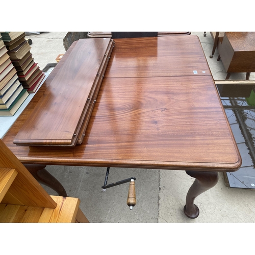 2530 - AN EARLY 20TH CENTURY MAHOGANY WIND-OUT DINING TABLE, 53X44