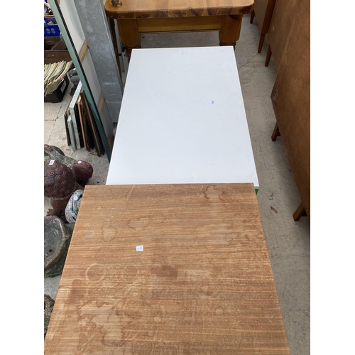 2545 - A MODERN 'IKEA PAHL' TWO TIER TABLE AND 24