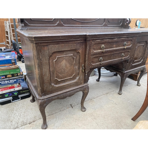 2546 - AN EARLY 20TH CENTURY OAK BREAKFRONT SIDEBOARD WITH RAISED BACK, ENCLOSING TWO CUPBOARDS AND TWO DRA... 